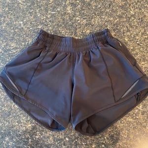 Lululemon Hotty Hot 4” shorts